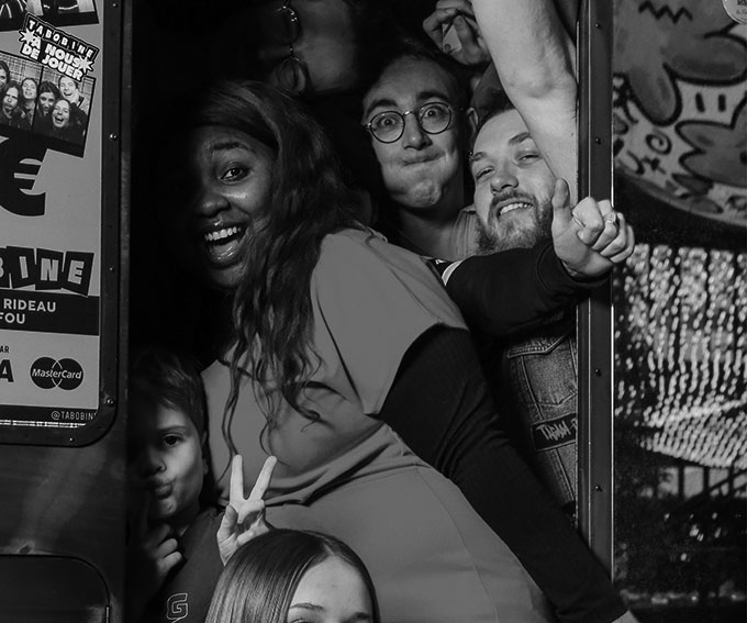 Ospita una cabina fotografica per un evento